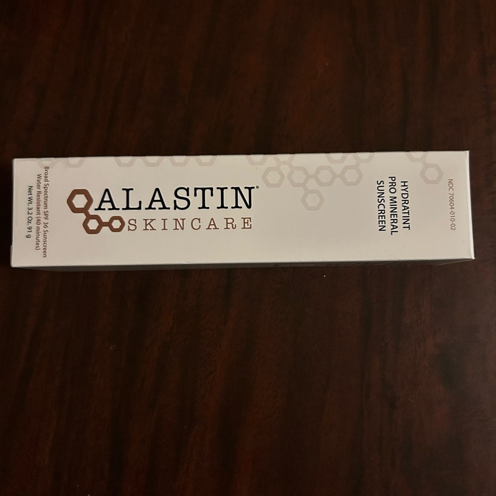 Alastin Skincare HydraTint Pro Mineral Sunscreen SPF 36 3.2oz